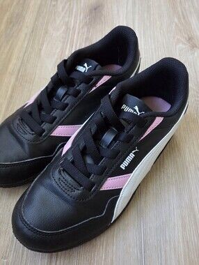 Puma Girls' Black and Pink Low-Top Athletic Sneakers